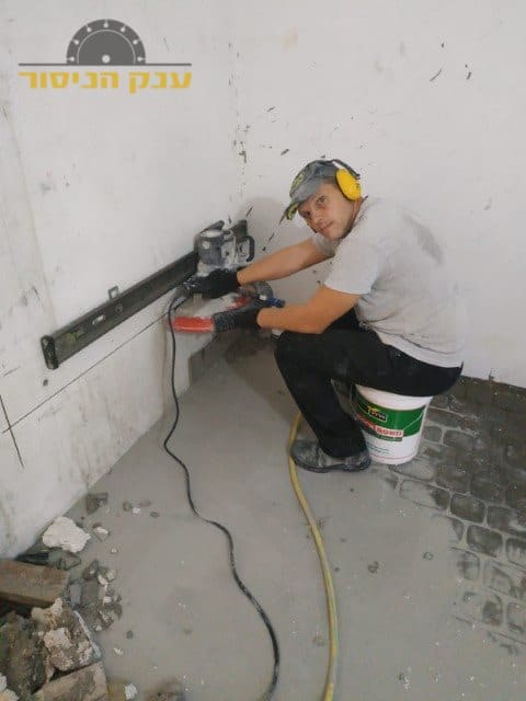ניסור קיר מקצועי בחניון תת קרקעי בבניין במרכז. צילום: ערן