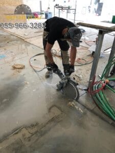 ניסור רצפת בטון בעסק ביבנה כולל ריסוק ופינוי הבטון